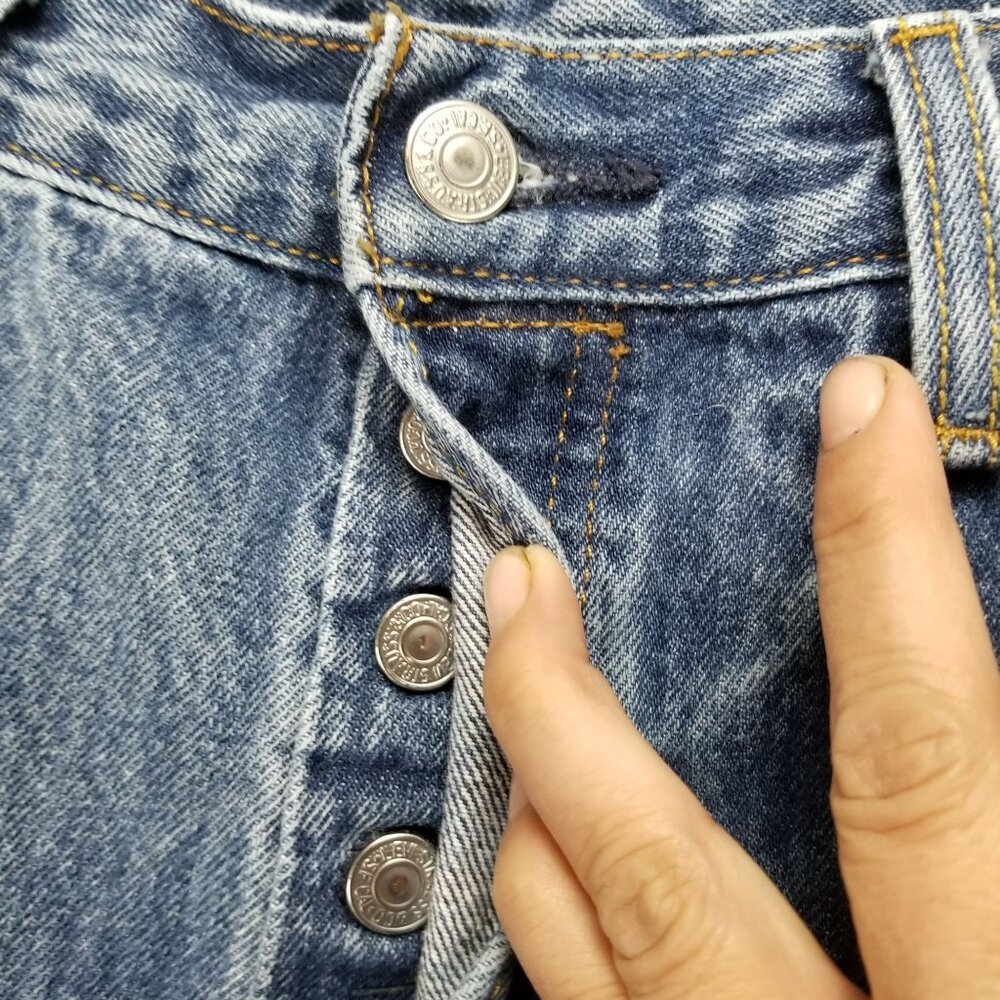 Levis Jeans Mens 34x30 Blue 501 Cotton Denim Button Fly Classic Straight - Picture 3 of 15